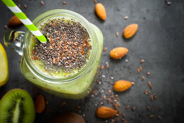 Tohumları ile yeşil smoothie