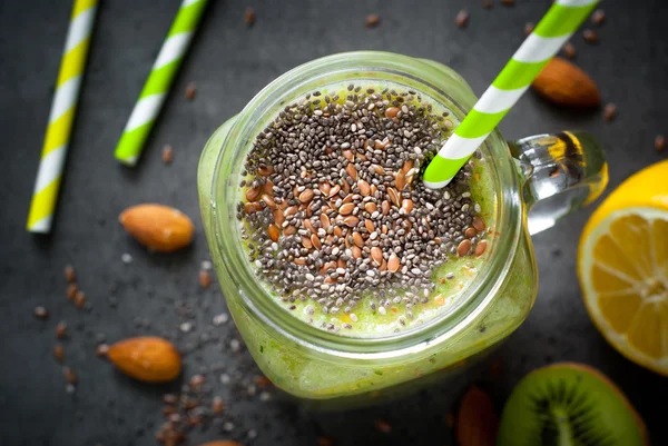 Tohumları ile yeşil smoothie