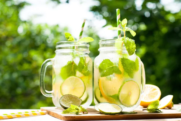 Bebida de verano mojito limonada —  Fotos de Stock