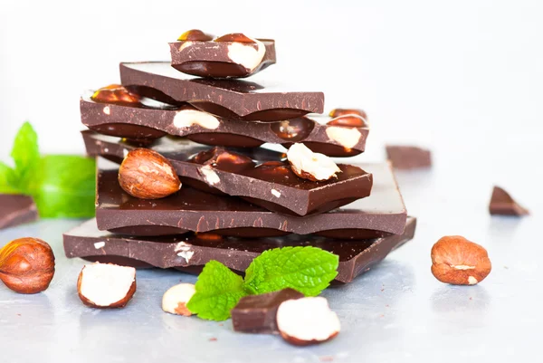 Koyu çikolata fındık ile