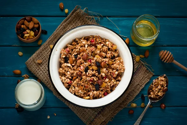 Granola and ingredients. — Stock Photo, Image