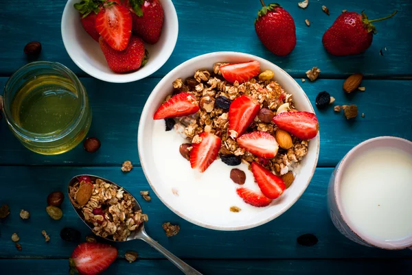 Muesli en ingrediënten. — Stockfoto