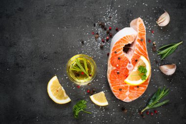 Çiğ somon bifteği