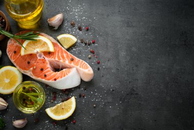 Çiğ somon bifteği