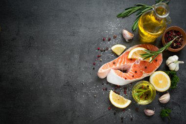 Çiğ somon bifteği