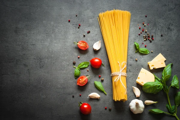 Ingredients for cooking Italian pasta — Stock Photo, Image