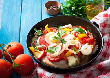 sebze ile pişmiş domuz.