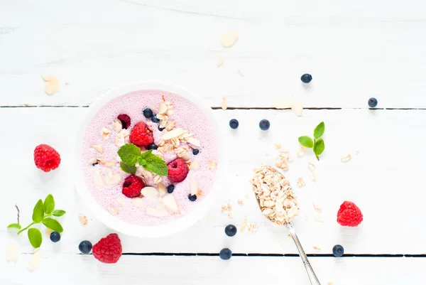 Yoghurt med bär. — Stockfoto