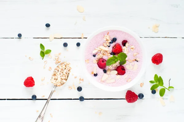 Yogur con bayas. —  Fotos de Stock