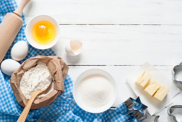 Ingredienti da forno su bianco . — Foto Stock