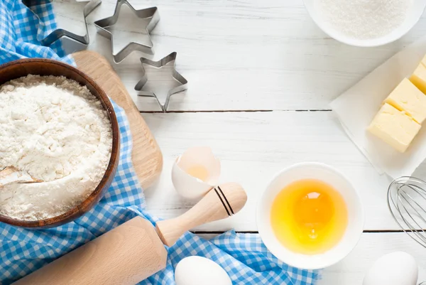 Ingredienti da forno su bianco . — Foto Stock