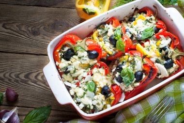 Beyaz peynir ile doldurulmuş biber