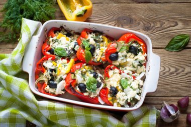 Beyaz peynir ile doldurulmuş biber