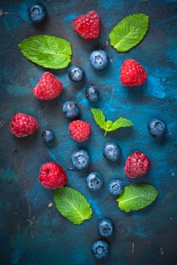 taze yaz meyveleri ve meyveler