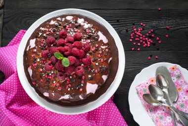 Taze dutlu çikolatalı pasta..