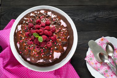 Taze dutlu çikolatalı pasta..