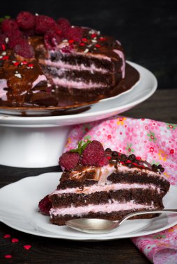 Taze dutlu çikolatalı pasta..