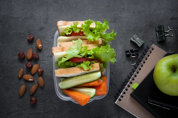 Caixa de almoço escolar — Fotografia de Stock
