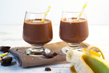 Çikolatalı muz smoothie