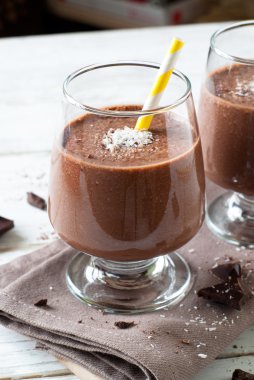 Çikolatalı muz smoothie