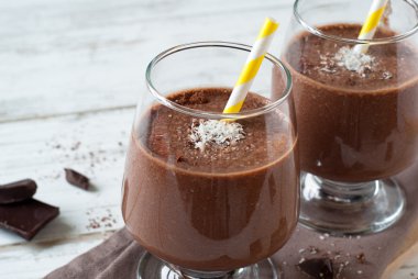 Çikolatalı muz smoothie
