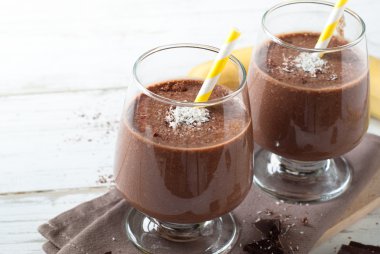 Çikolatalı muz smoothie