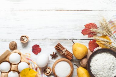 Sonbahar pişirme yemek pişirmek için malzemeler.