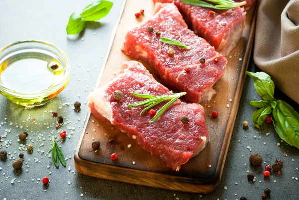 Roh-Rindersteak — Stockfoto