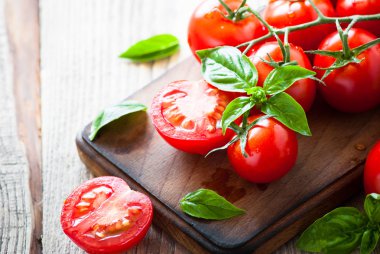 Taze vişneli domates.