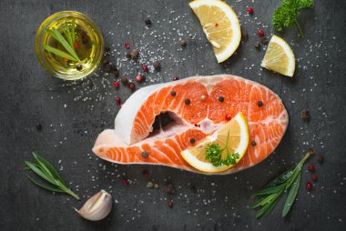 Çiğ somon bifteği