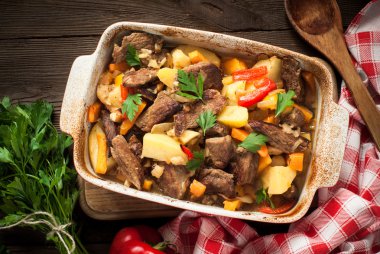 Kabak ve sebze ile haşlanmış Dana.