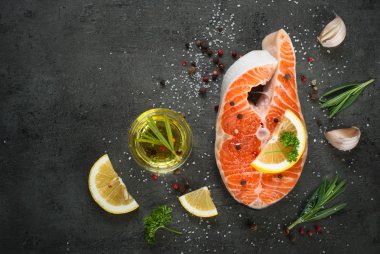 Çiğ somon bifteği