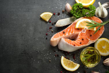 Çiğ somon bifteği