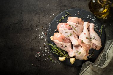 Siyah otlu tavuk budu..