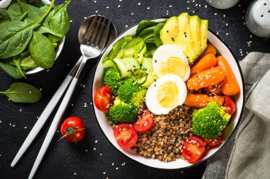 Karabuğday ve sebzeli Buda kasesi..