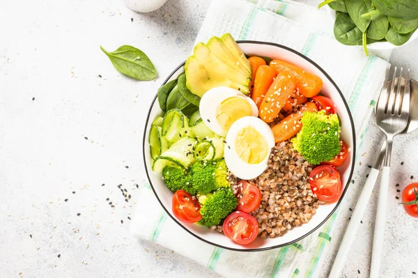 Cuenco de Buda con trigo sarraceno y verduras. — Foto de Stock