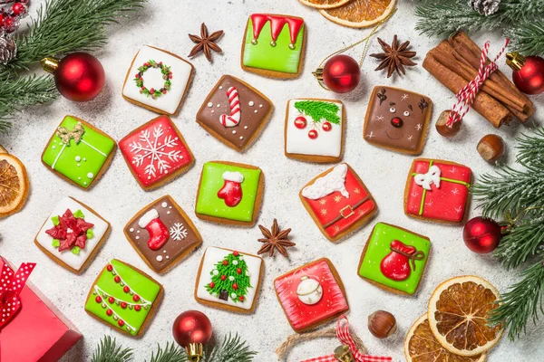 Christmas gingerbread cookies with holidays decorations. — Stock Photo, Image