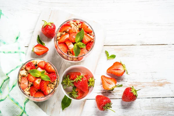 Greek yogurt parfait with strawberry. — Stock Photo, Image