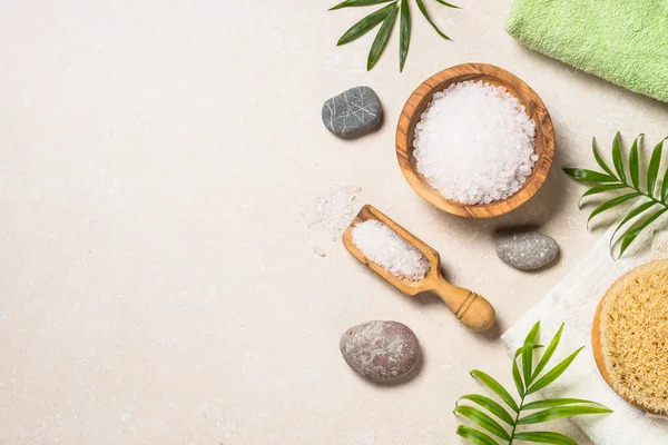 Composición del producto Spa sobre mesa de piedra. — Foto de Stock