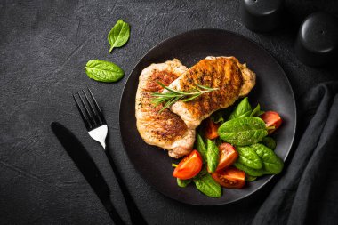 Siyah salatalı et bifteği..