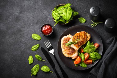 Siyah salatalı et bifteği..