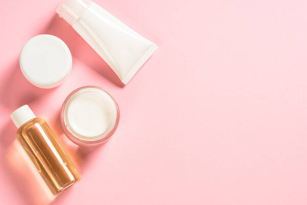 Натуральная косметика на розовой квартире.