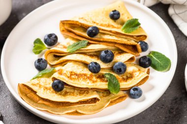 Yabanmersinli krep ve bal..