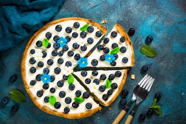 Torta de bolo de mirtilo com mascarpone. — Fotografia de Stock