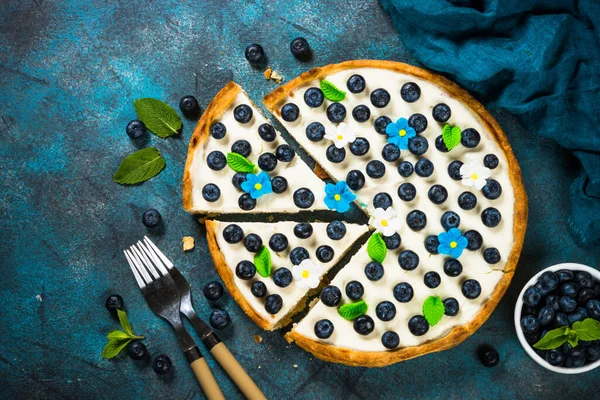 Torta de bolo de mirtilo com mascarpone. — Fotografia de Stock