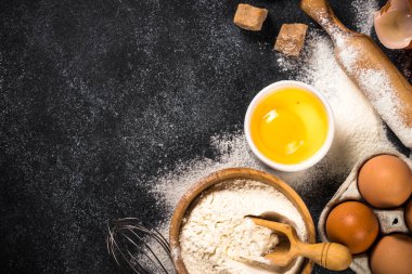 Siyahta pişirme malzemesi.