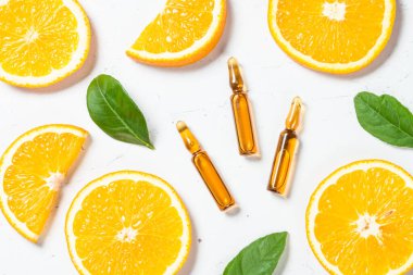 C vitamini kozmetik ürünleri ve taze narenciye meyveleri..