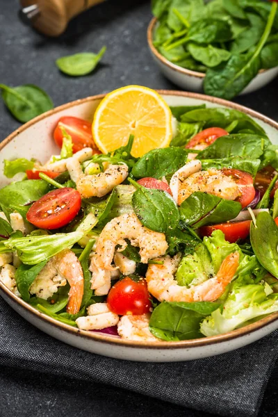 Shrimp salad with green leaves at stone table. — Stock Photo, Image
