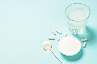 Kolajen tozu içeceği, mavi gıda takviyesi..