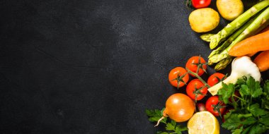 Siyah masa görünümünde yemek pişirme arka planı.